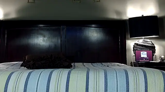 Hornylouisewil online show from November 28, 11:40 pm