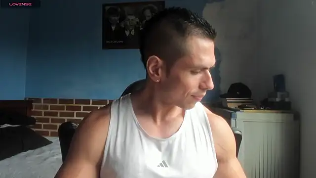 Snapshot of justinkarter chatting on June 5, 5:18 pm justinkarter online show from June 5, 5:18 pm