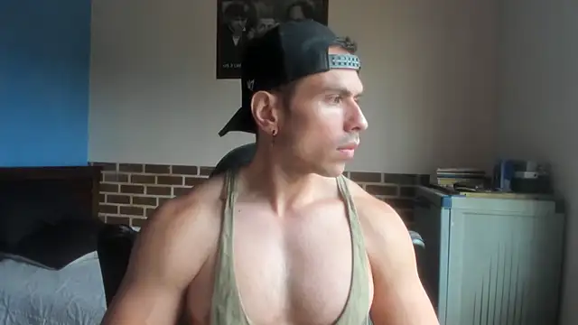 Snapshot of justinkarter chatting on July 4, 2:56 pm justinkarter online show from July 4, 2:56 pm