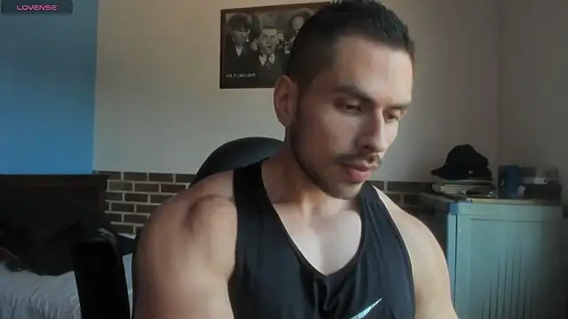 Snapshot of justinkarter chatting on July 14, 4:23 pm justinkarter online show from July 14, 4:23 pm