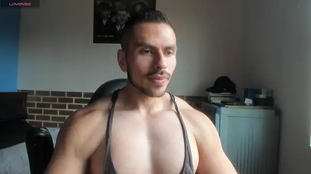 Snapshot of justinkarter chatting on July 20, 4:53 pm justinkarter online show from July 20, 4:53 pm