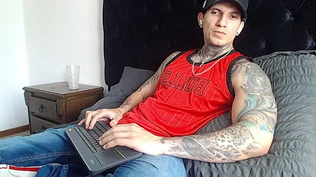 Shane Clay online show from January 6, 6:44 pm