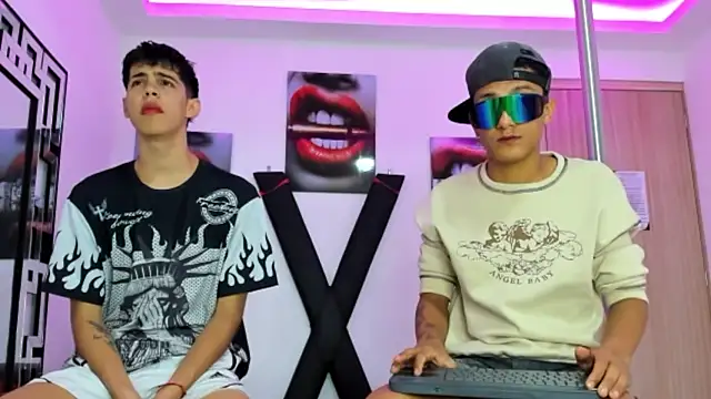 TWINKS FRIENDS online show from October 22, 7:19 am