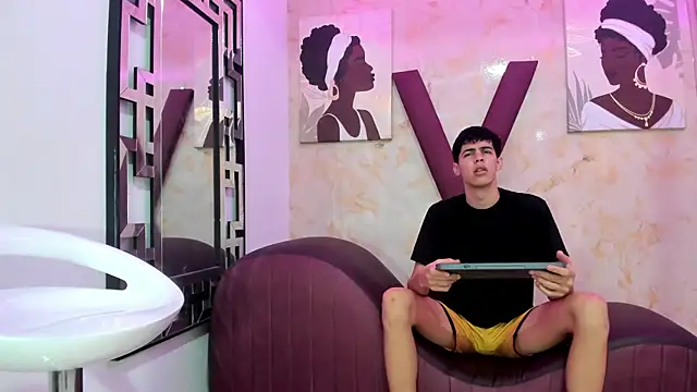 TWINKS FRIENDS online show from January 11, 1:27 pm