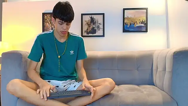 TWINKS FRIENDS online show from March 26, 1:17 pm