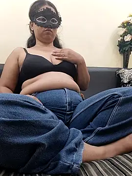 Snapshot of Iampriyaaa15 chatting on October 8, 10:24 am Iampriyaaa15 online show from October 8, 10:24 am