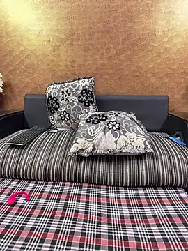 Iampriyaaa15 online show from April 17, 7:11 am