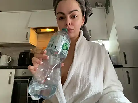 FrancescaXO online show from February 16, 9:27 am