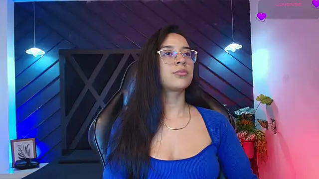 zoe martins  online show from March 18, 5:16 pm