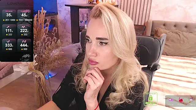 FreeBerryMILF online show from February 7, 8:12 pm