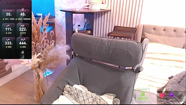 FreeBerryMILF online show from April 14, 8:37 pm