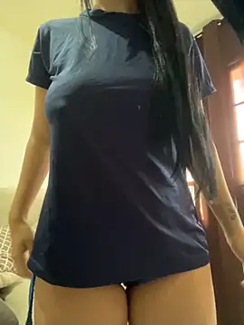 Snapshot of jujuarantes__2025 chatting on November 18, 2:21 pm jujuarantes 2025 online show from November 18, 2:21 pm