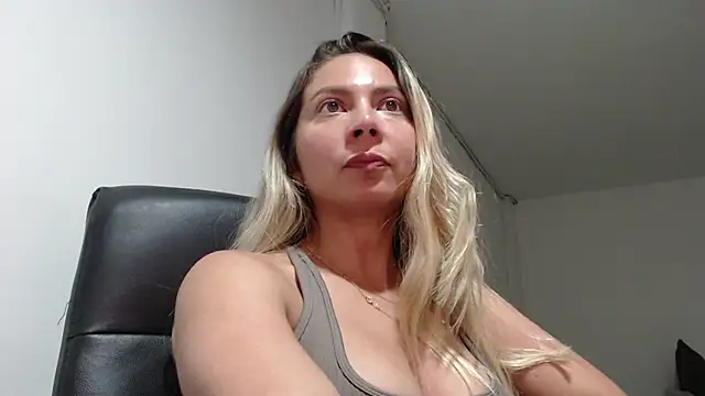 manelyk 17 online show from March 3, 11:10 pm