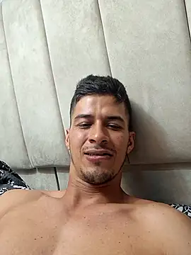 Snapshot of piterrr_hot chatting on November 24, 12:43 am piterrr hot online show from November 24, 12:43 am