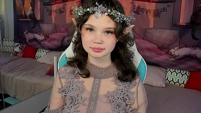 EmilyChaves online show from October 30, 6:41 pm