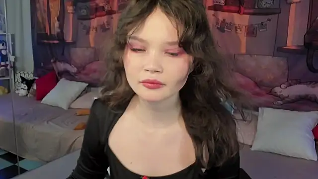 EmilyChaves online show from November 13, 4:50 pm