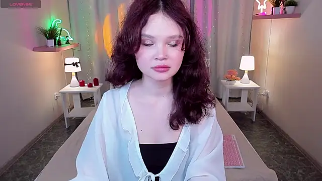 EmilyChaves online show from June 3, 8:06 am