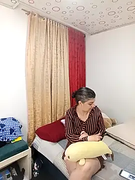 queemking online show from March 11, 9:37 am