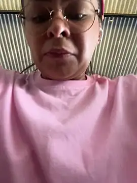 Snapshot of sweet_shadil_ chatting on October 21, 2:18 pm sweet shadil online show from October 21, 2:18 pm