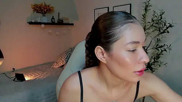 isabella-garcia- online show from April 16, 2:45 am