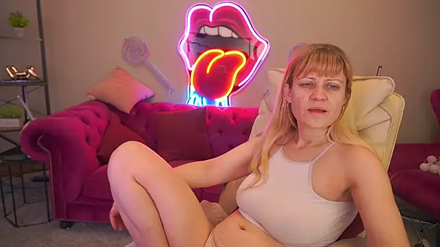 BellaLaPetit online show from February 8, 2:26 am