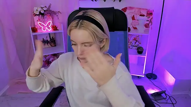 AuroraWrenfield online show from November 12, 4:13 am