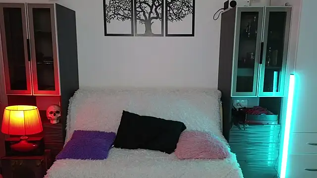 Snapshot of Lila_West chatting on December 8, 4:18 pm Lila West online show from December 8, 4:18 pm