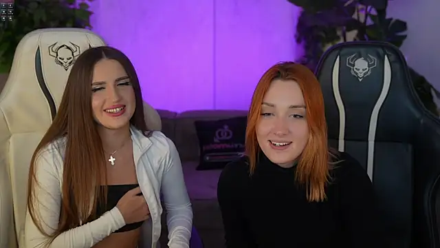 Snapshot of Goldie_Flame chatting on November 14, 8:18 pm Goldie Flame online show from November 14, 8:18 pm