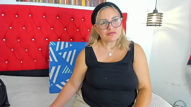 carolinacrus01 online show from December 16, 4:01 pm