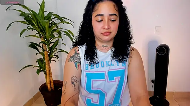 Snapshot of _kat_1995 chatting on December 2, 9:54 pm kat 1995 online show from December 2, 9:54 pm