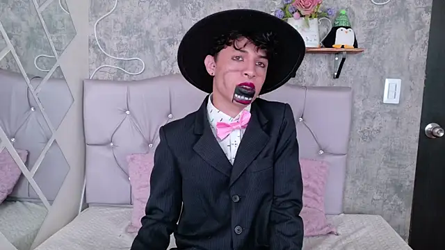 Axel  Evans online show from October 21, 1:12 pm