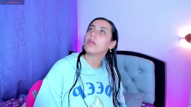 my aleja  online show from April 7, 8:59 am