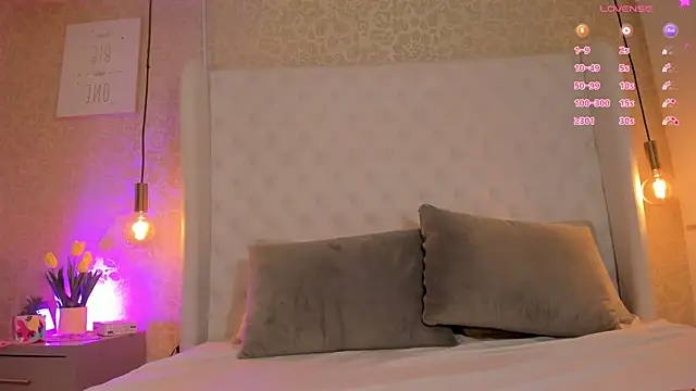 juliie star online show from March 20, 1:10 am