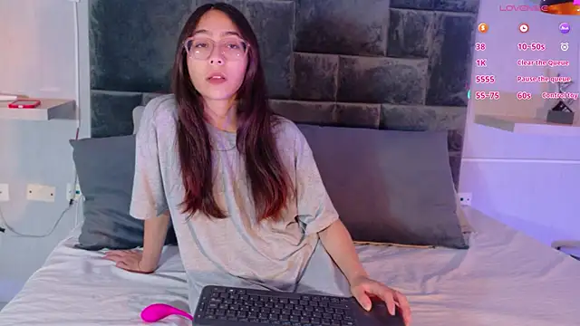 Snapshot of juliie_star chatting on May 29, 11:47 pm juliie star online show from May 29, 11:47 pm