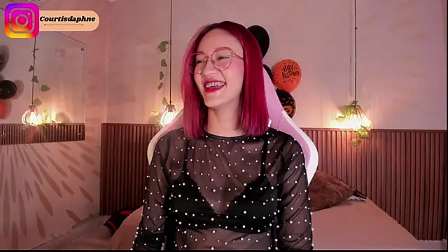 daphne courtis online show from October 25, 3:14 am