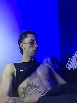 Snapshot of redmen69 chatting on March 3, 3:56 am redmen69 online show from March 3, 3:56 am