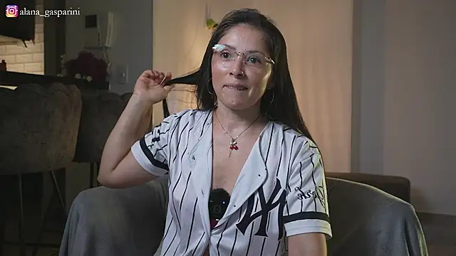 alana gasparini online show from March 6, 2:30 am