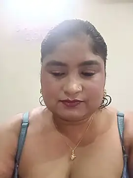 Snapshot of hornyriyanka chatting on July 13, 2:25 am hornyriyanka online show from July 13, 2:25 am