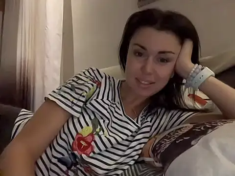 Gilin1 online show from October 13, 6:52 pm