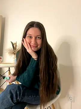 milanabaileys  online show from November 30, 5:39 pm