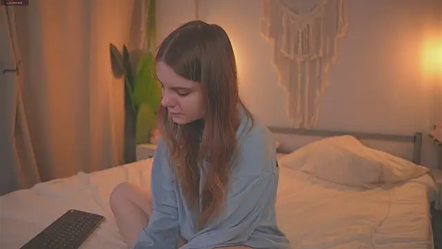 Snapshot of Lu__Lane chatting on October 16, 8:26 am Lu Lane online show from October 16, 8:26 am