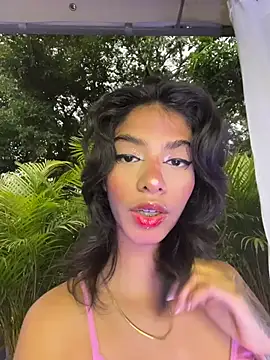 Snapshot of TweetiePieXXX chatting on November 18, 10:25 pm TweetiePieXXX online show from November 18, 10:25 pm