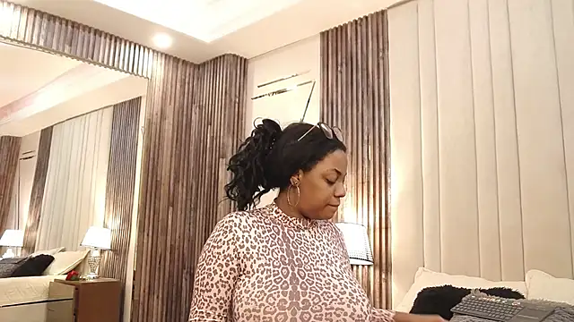 Snapshot of SheilaCoopers_ chatting on October 24, 12:23 pm SheilaCoopers online show from October 24, 12:23 pm