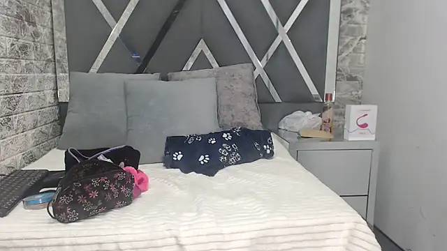 YanetRose online show from November 14, 3:49 am