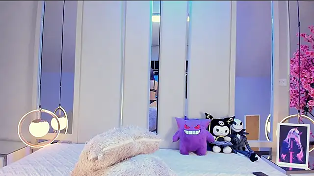 VesperVelvet online show from November 1, 8:44 pm