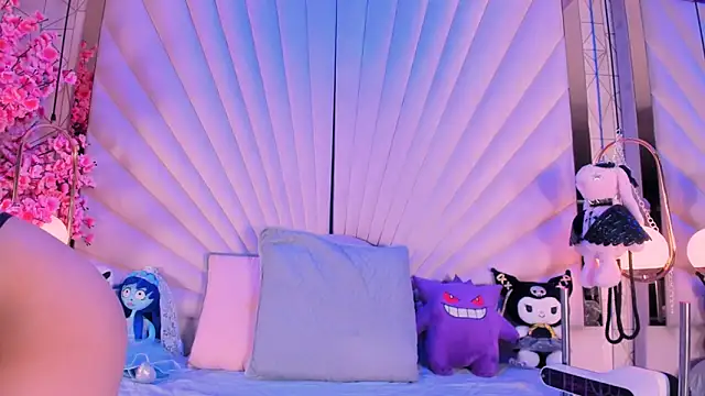 VesperVelvet online show from April 10, 5:23 am