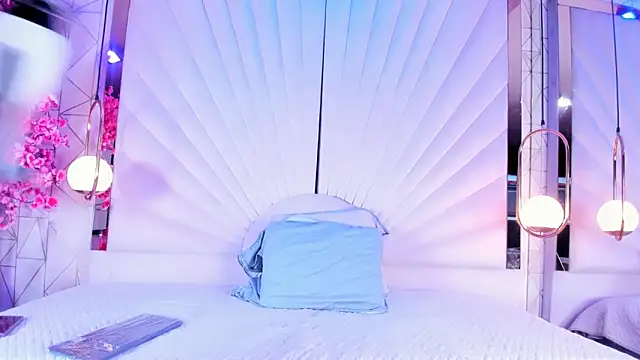 VesperVelvet online show from May 20, 5:13 am