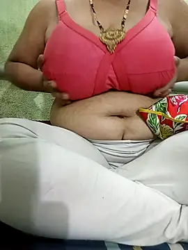 Snapshot of chocobbsneha567 chatting on December 15, 3:44 am chocobbsneha567 online show from December 15, 3:44 am