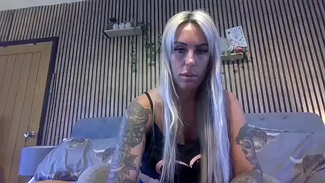 poppyinga1 online show from March 27, 8:20 am