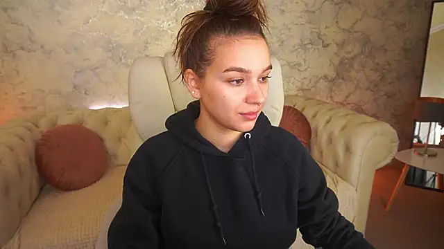 UrMuseOn online show from November 22, 8:24 am